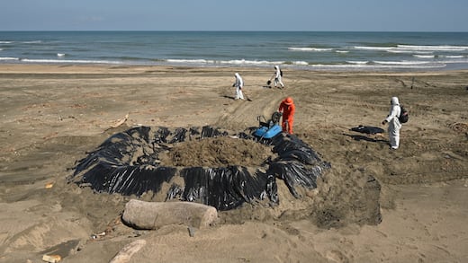 Derrame de petróleo avanza 170 kilómetros y llega a Tabasco