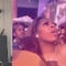 VIDEO: Cardi B avienta micrófono a fan qué le echó cerveza en pleno concierto; fan se arrepiente y pide disculpas
