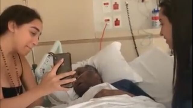 Pelé se despide de amigos por videollamada
