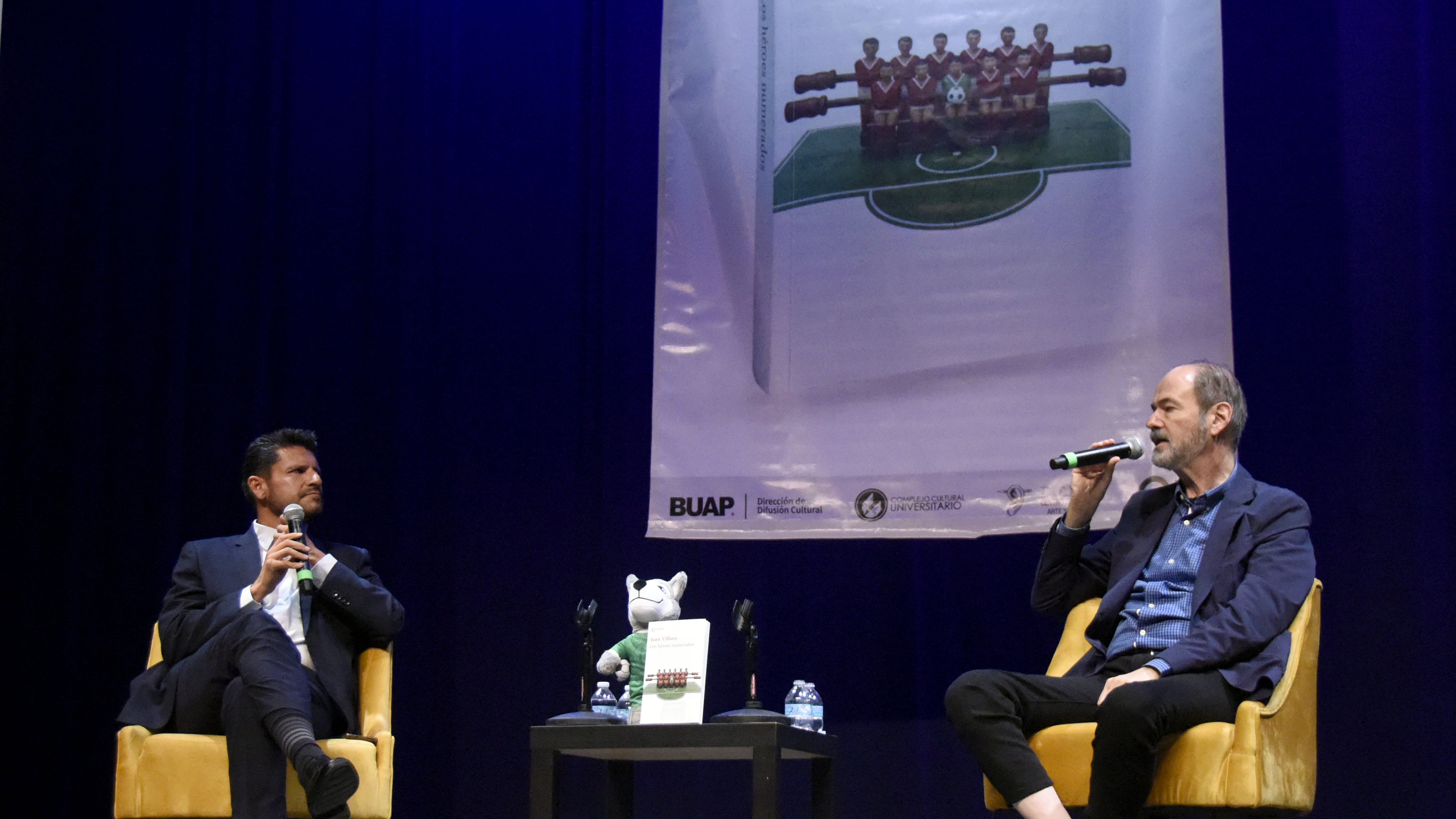 Juan Villoro presenta “Los héroes numerados” en el Teatro del CCUP BUAP