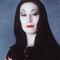 Así luce Morticia de 'Los Locos Addams' a sus 66 años
