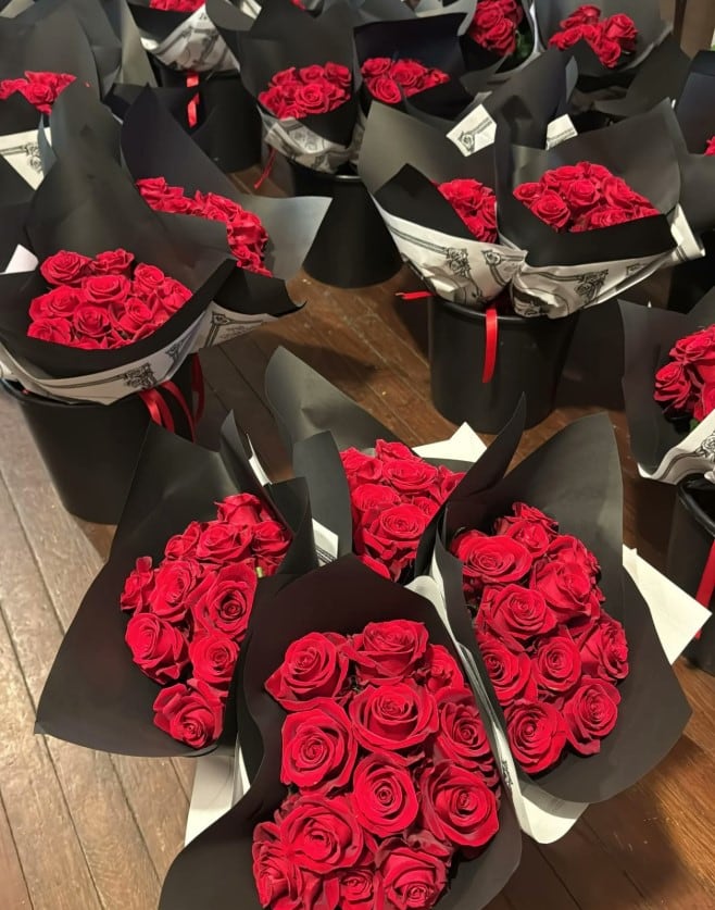 Bruno Mars promociona nuevo disco con rosas en San Valentín
