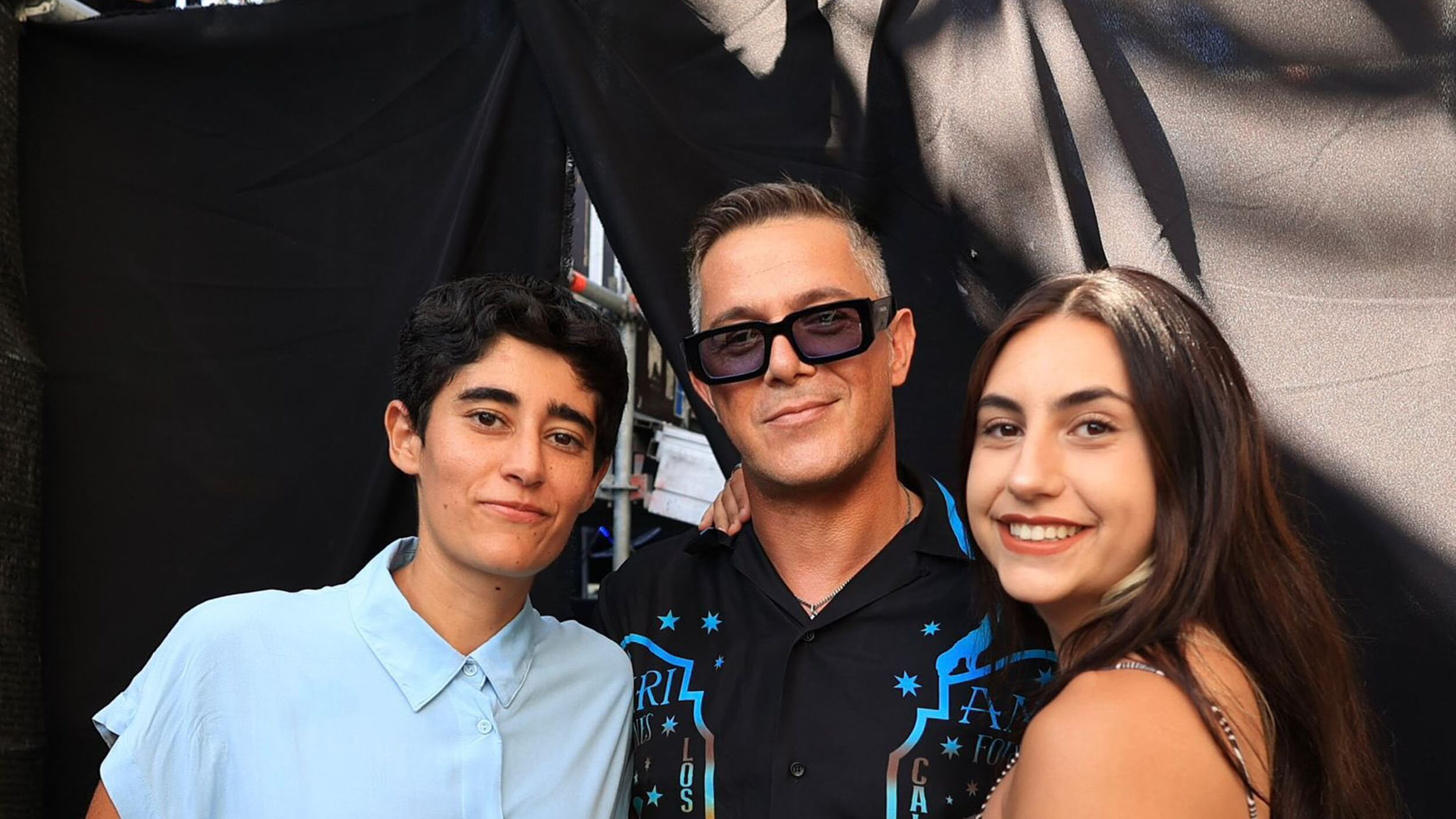Otra fan de Alejandro Sanz sale a defender, pero confirma que interactuaban desde que ella era menor de edad