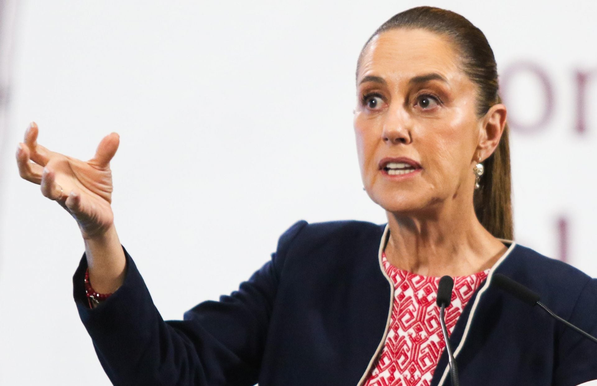 Claudia Sheinbaum reclama linchamiento a Fernández Noroña; los videos de la agresión “son muy claros”