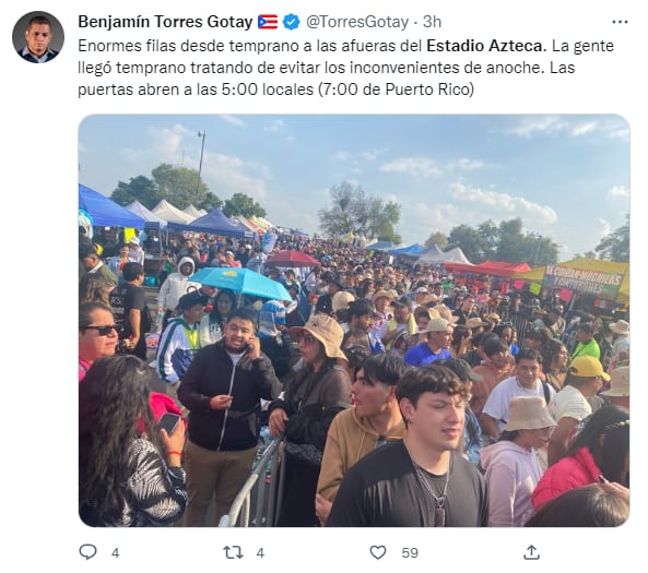Fans de Bad Bunny en el Estadio Azteca