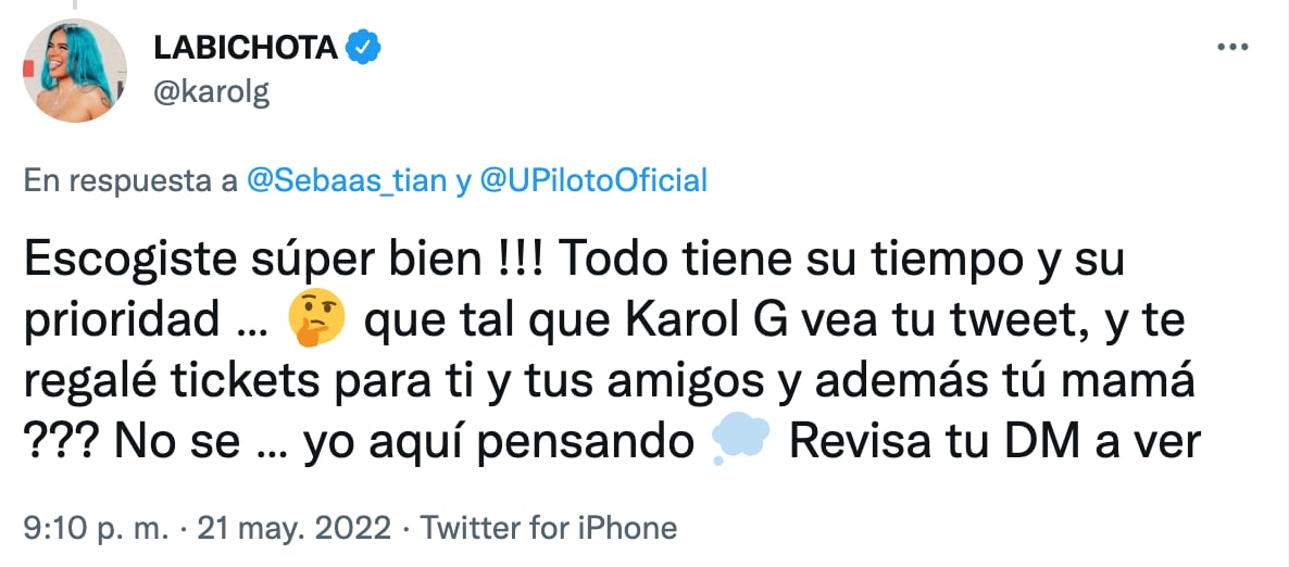Karol G le regala boletos a un fan