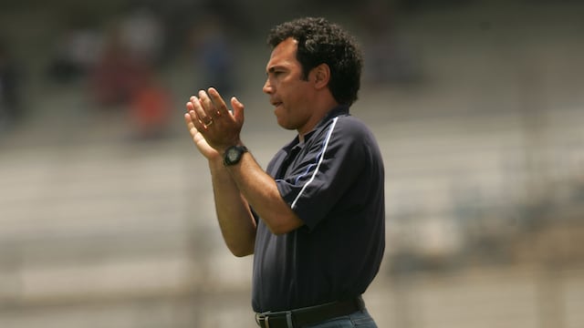 Hugo Sánchez con los Pumas