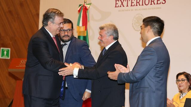 Marcelo Ebrard en la inauguración de la nueva oficina de pasaportes