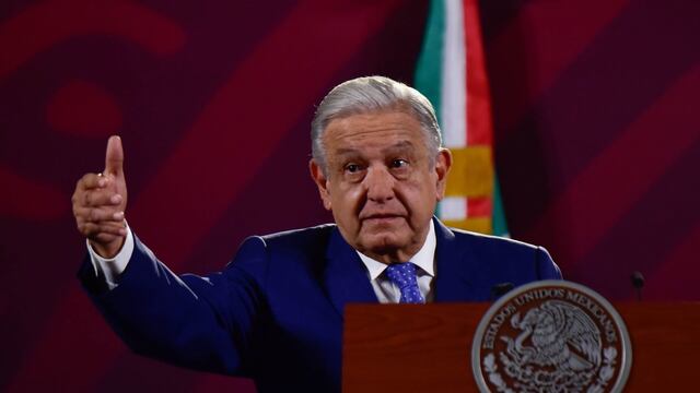 AMLO tunde a la oposición por su "idea brillante"