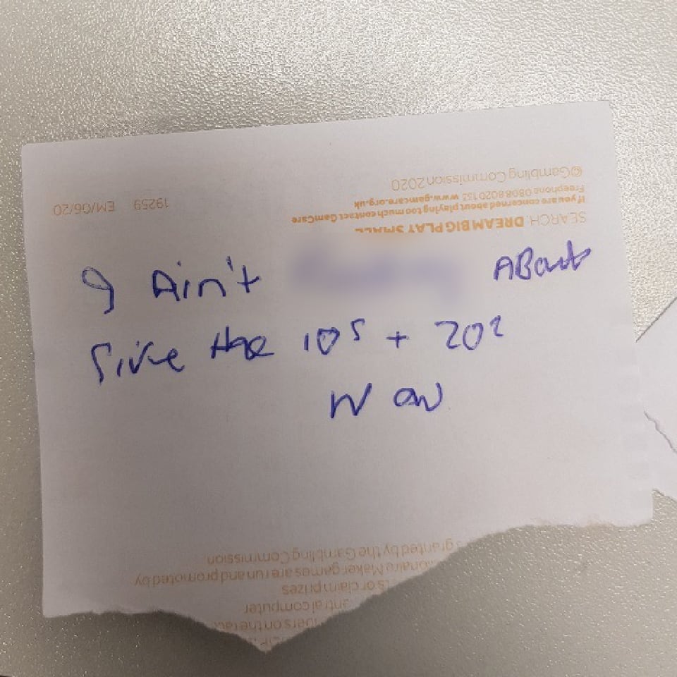 Nota escrita por el ladrón de banco.