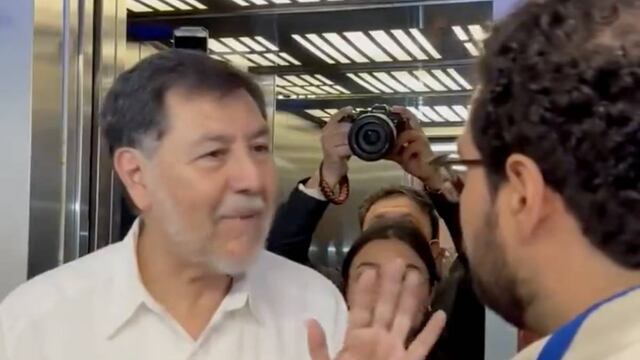 Noroña discutiendo sobre supremacía constitucional con un ciudadano
