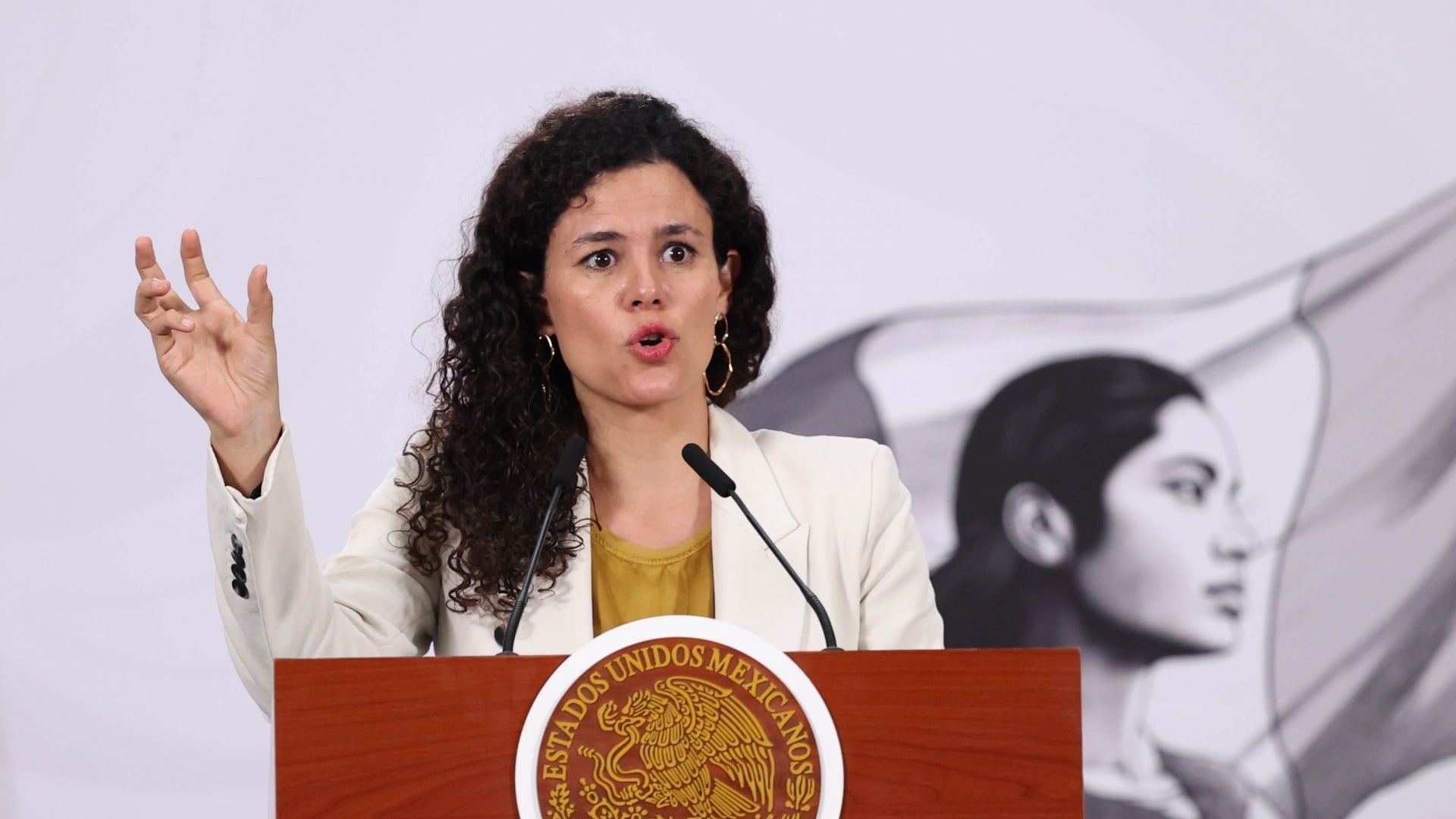 “Derecho de Réplica”: el nuevo proyecto de Luisa Alcalde