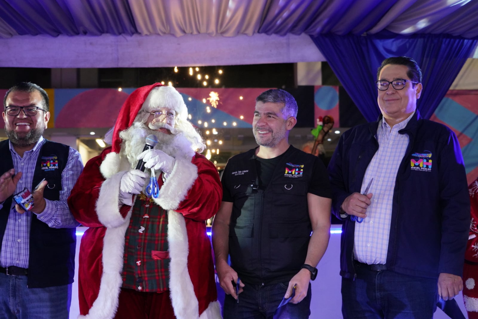 Navidad en Miguel Hidalgo: Mauricio Tabe inaugura pista de hielo en el Deportivo Pavón.