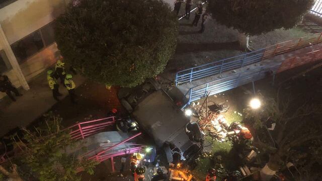 Camioneta BMW cae de cuarto piso en Querétaro