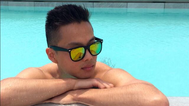 Jon Lee-Olsen, jugador profesional de hockey se declara gay en vivo.