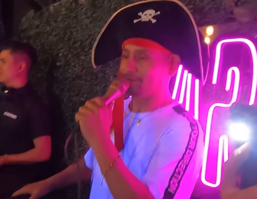 Sonido Pirata improvisando e inventando el "paso del desmayado"