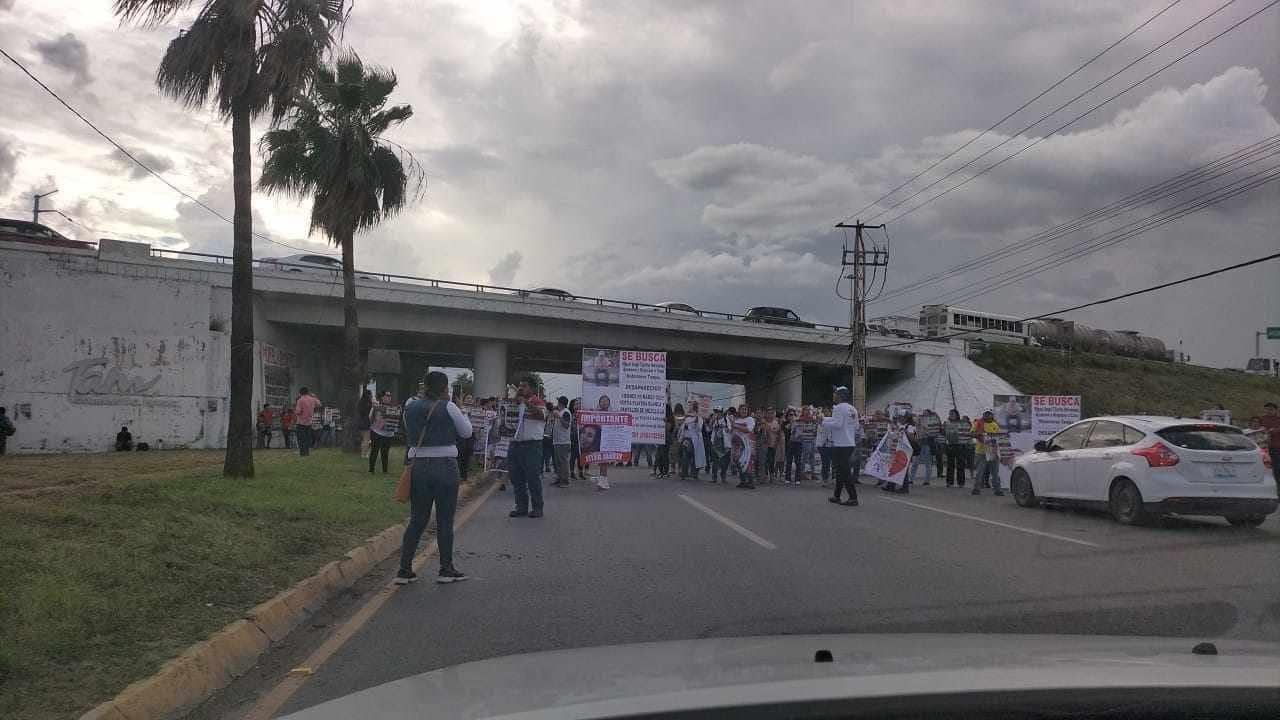 Carretera Reynosa-Monterrey cerrada por familiares de desaparecidos