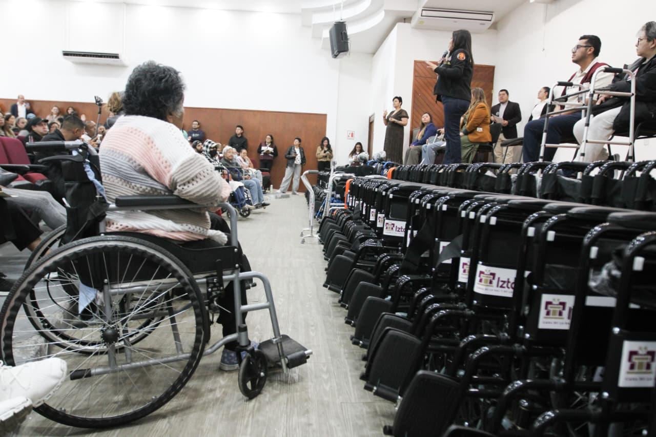 Gobierno de Iztacalco fortalece apoyo a grupos vulnerables con programas sociales