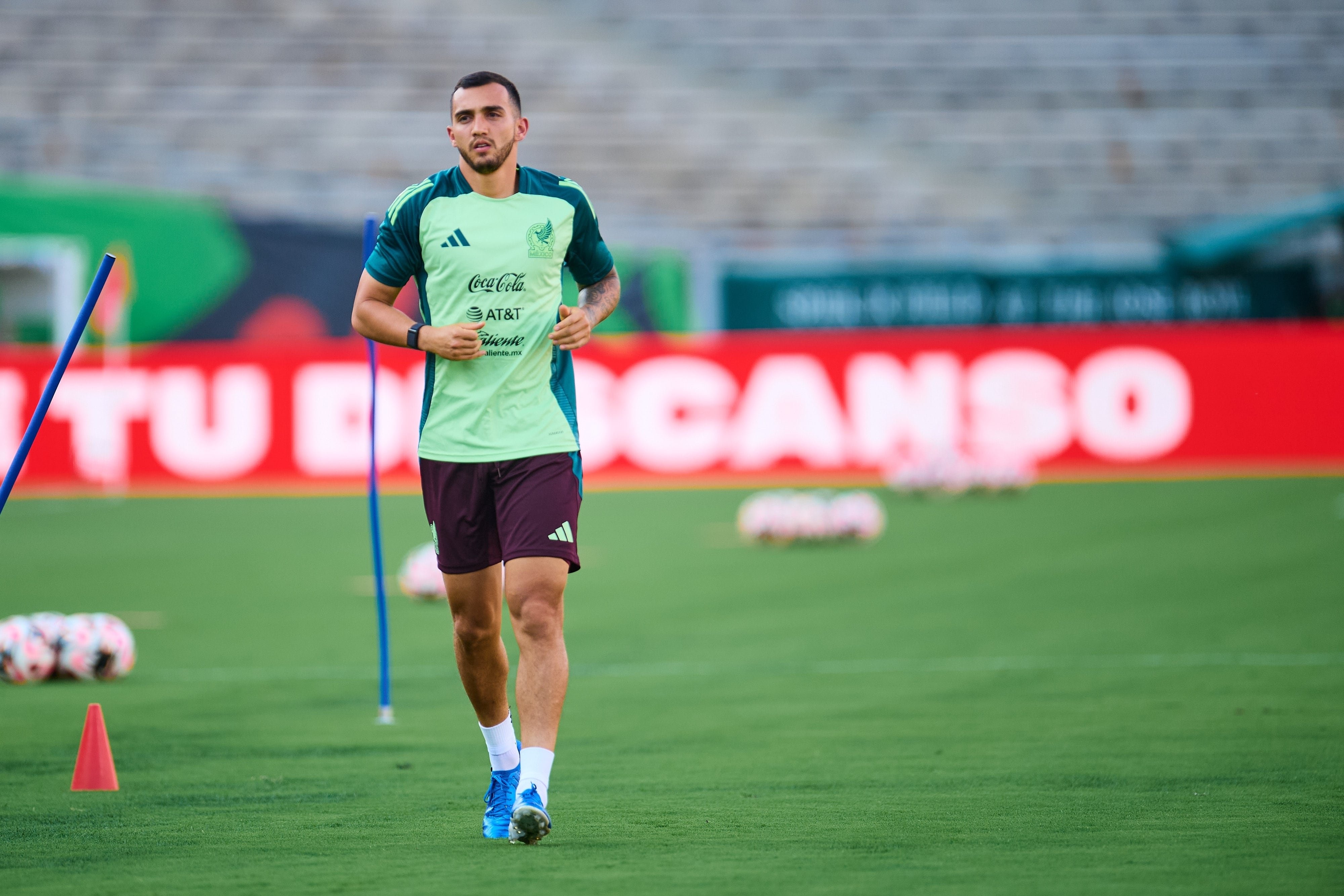 Luis Chávez, en una concentración con la Selección Mexicana.