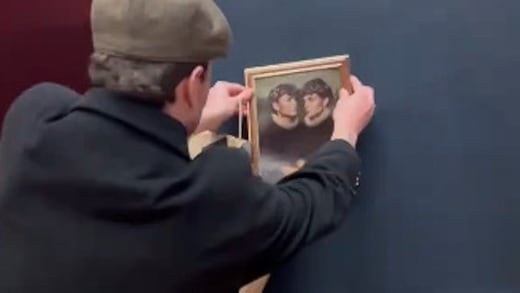 Así lograron burlar la seguridad del Louvre y poner su foto junto a la Mona Lisa