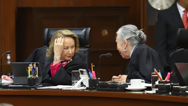 Las ministras de la SCJN Yasmin Esquivel y María Estela Ríos