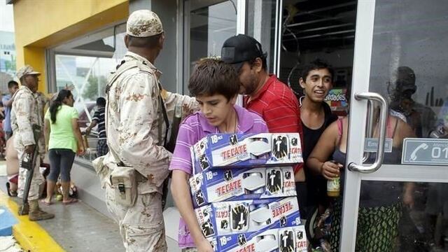 <p><span>A la destrucción y el caos posterior al paso de "Odile" le siguieron actos de rapiña que afectaron tanto a pequeños comercios como a tiendas departamentales.</span></p>
<div><span><br /></span></div>