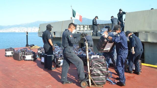 Secretaría de Marina asegura toneladas de droga en mar de Acapulco