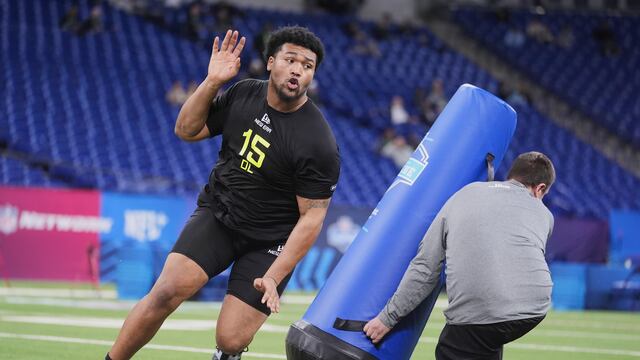 Derrick Harmon, nuevo jugador de los Steelers, dio a conocer el fallecimiento de su madre.