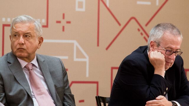 Carlos Urzúa y AMLO.