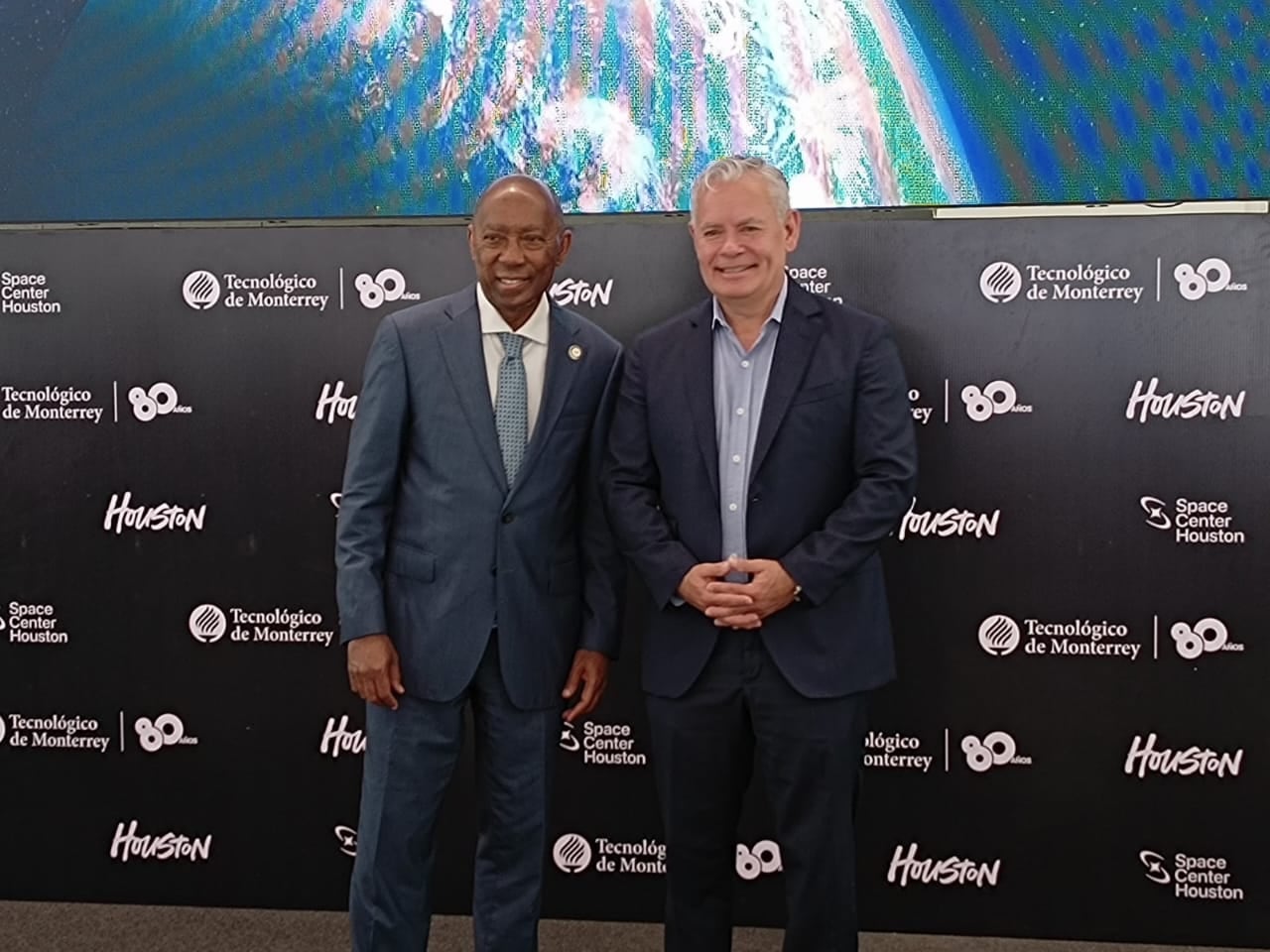 Firma de acuerdo entre Monterrey y Houston