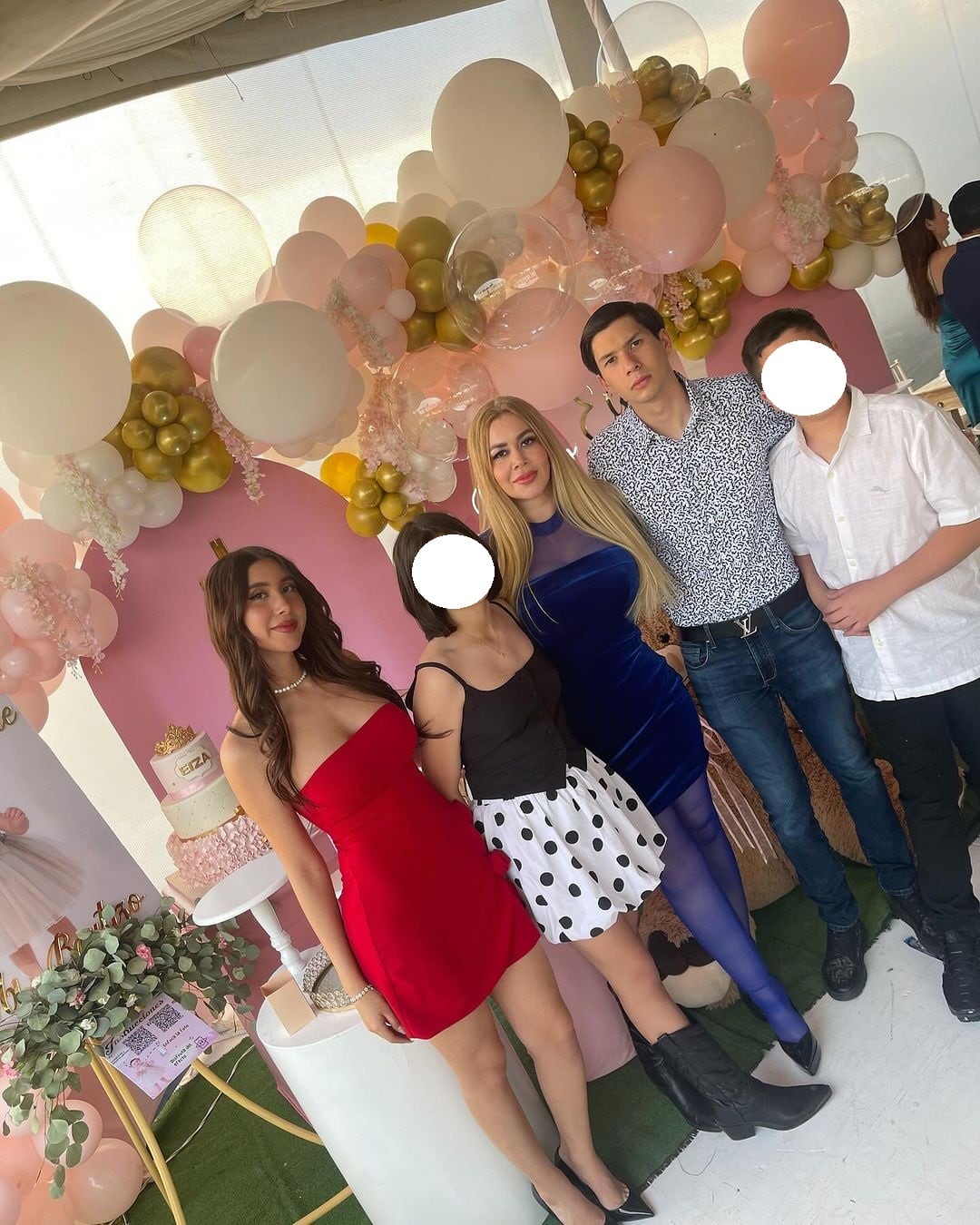 Yesenia Torres con sus cuatro hijos.