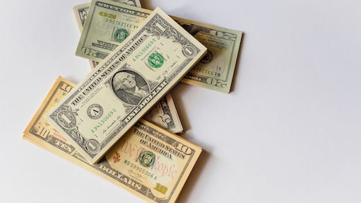 Impuestos a remesas podrían generar 3 mil millones para mexicanos: BBVA