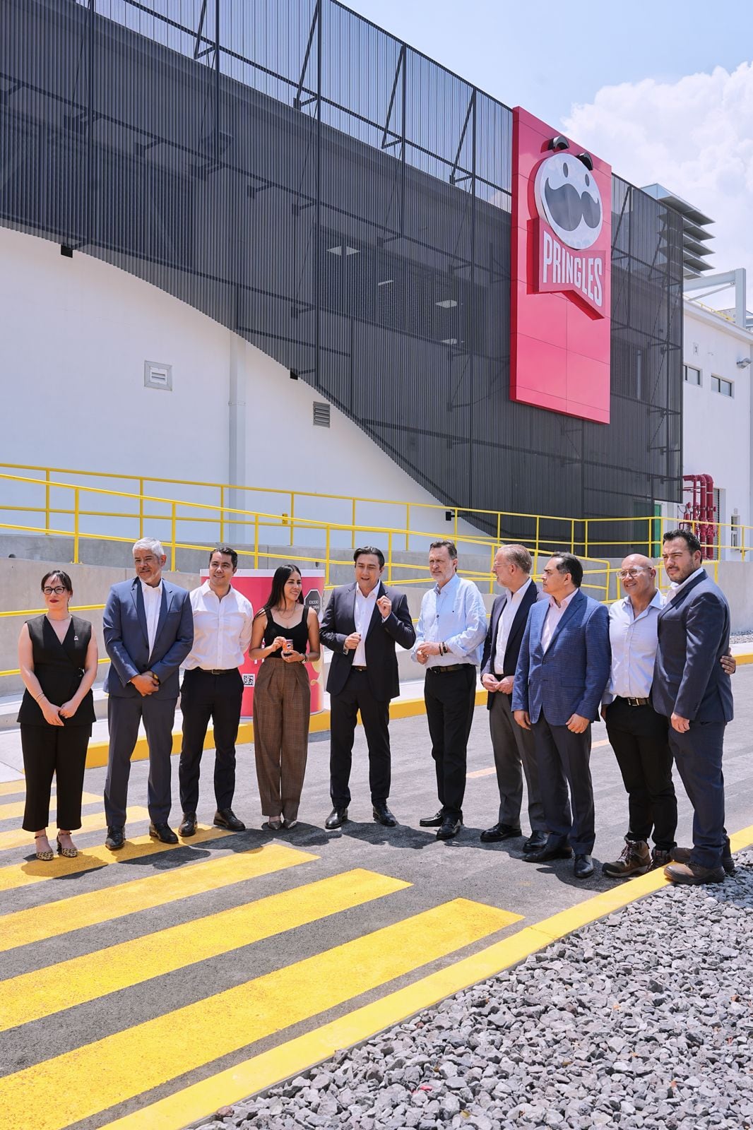 Felifer Macías y Mauricio Kuri inauguran planta Pringles de Kellanova
