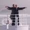 Celine Dion recrea la escena más famosa de Titanic