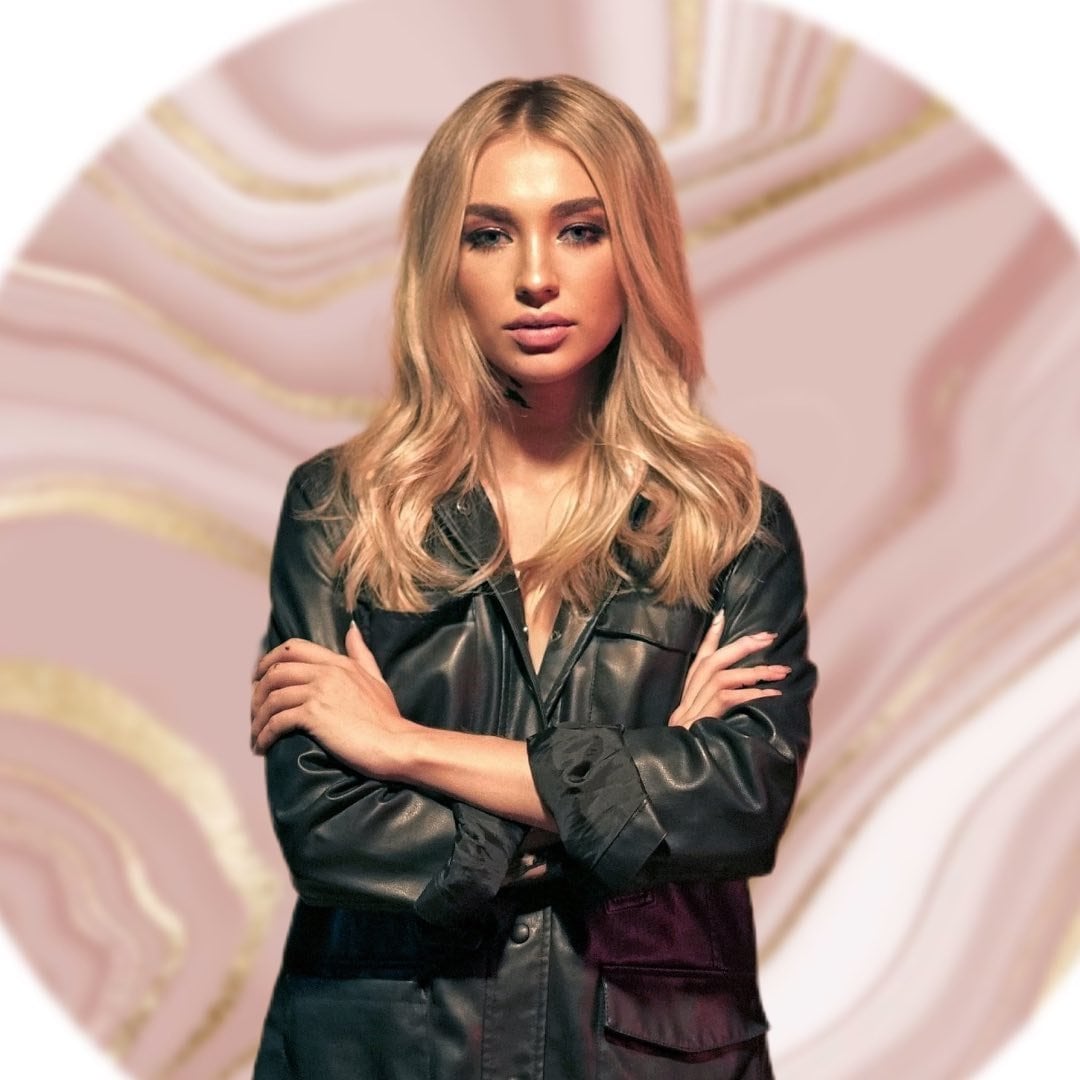 Karina Praitova, novia de Mario Bautista.