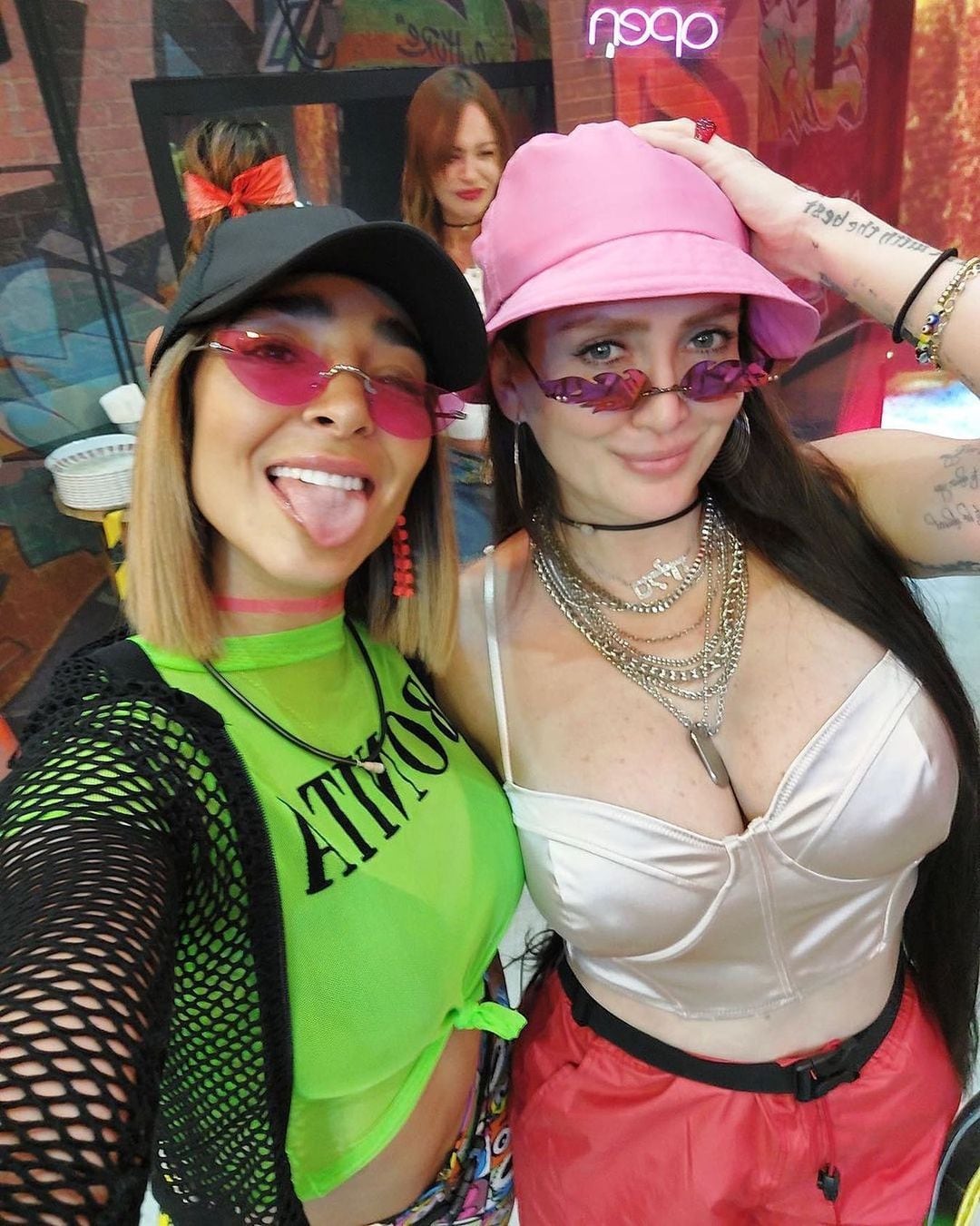 Manelyk González y Celia Lora