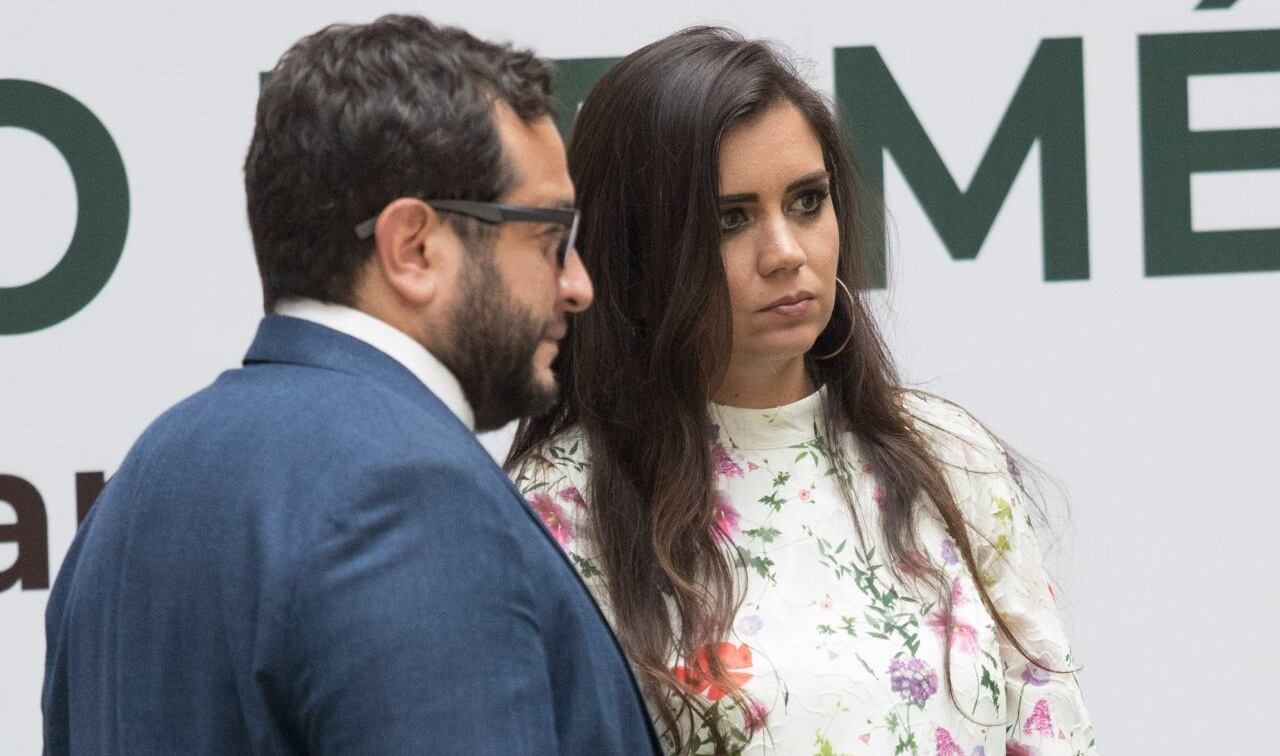 José Ramón López Beltrán y Carolyn Adams