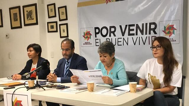 René Bejarano en conferencia del Movimiento Nacional por la Esperanza.