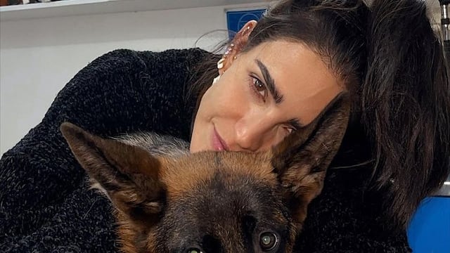 Bárbara de Regil con su perra Nala