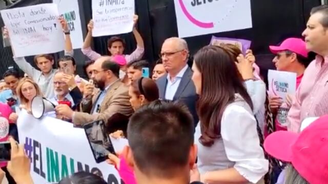 Protesta en defensa del INAI