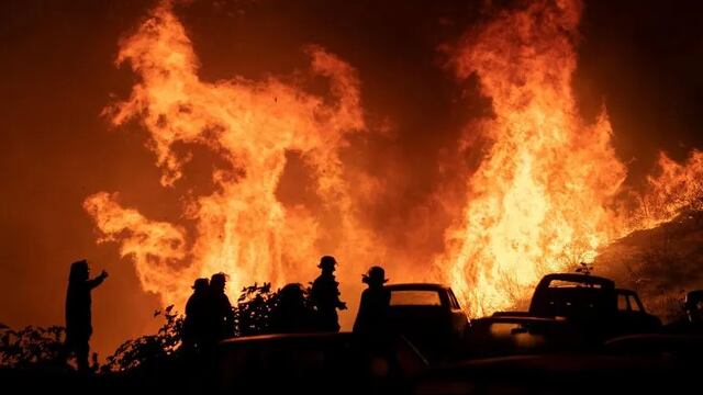 Chile decretó estado de emergencia, debido a un incendio de gran escala en Viña del Mar que dejó 2 muertos y 400 casas quemadas.