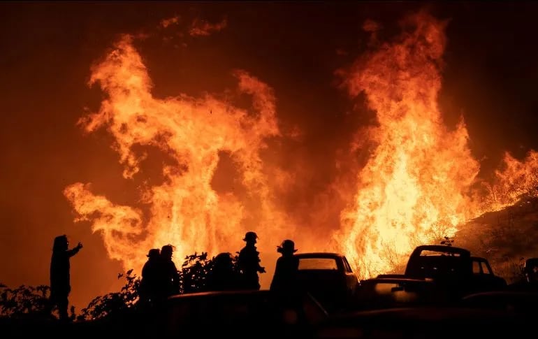 Chile decretó estado de emergencia, debido a un incendio de gran escala en Viña del Mar que dejó 2 muertos y 400 casas quemadas.