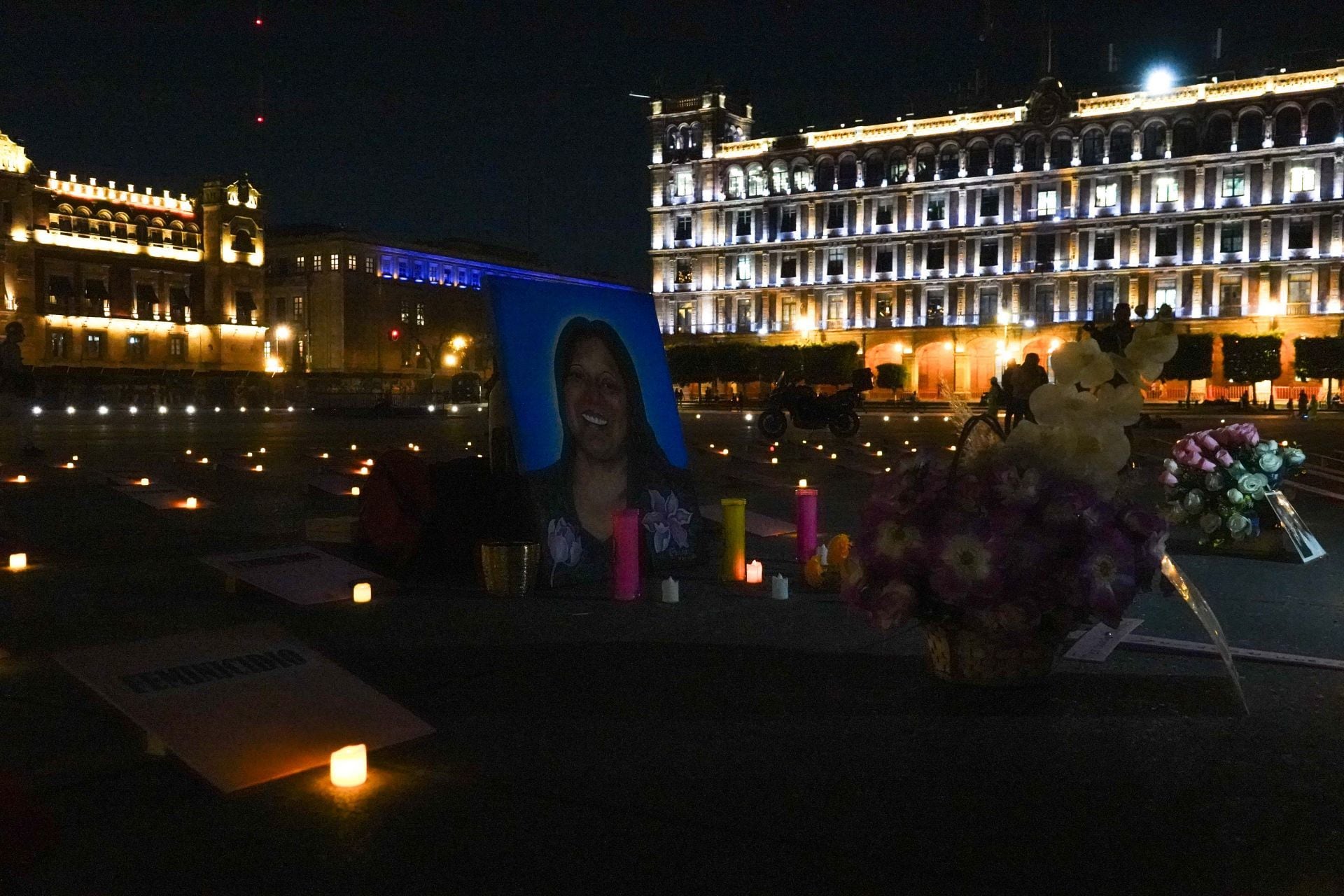 Velada contra la Violencia Feminicida en el Zócalo