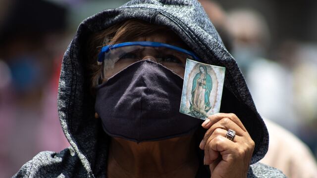 Mujer con cubrebocas