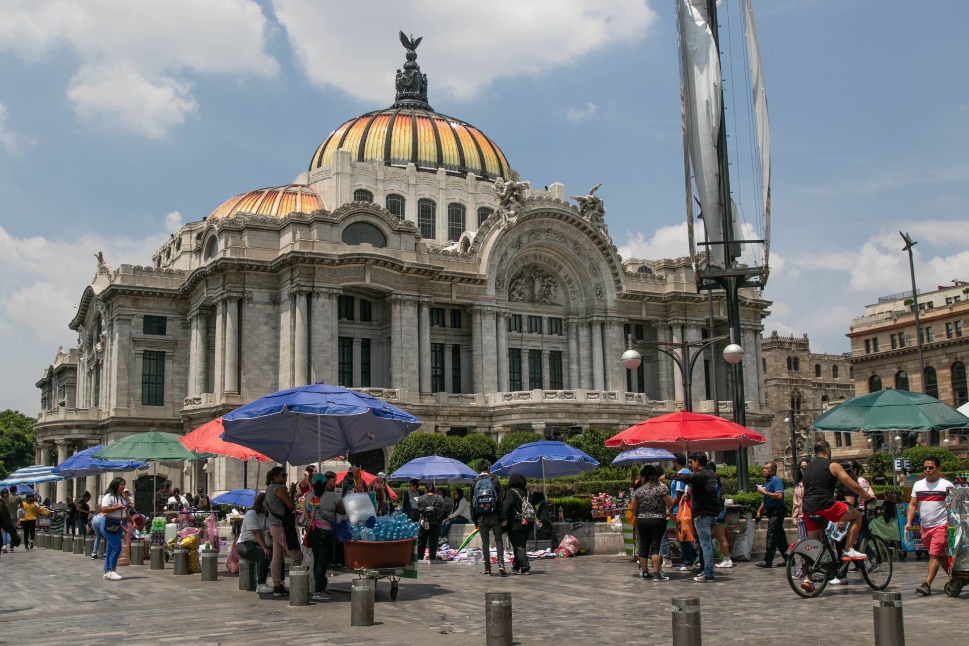 CDMX reitera diálogo con ambulantes por espacios en la Alameda Central