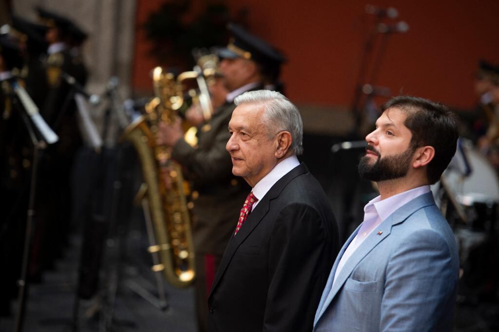 VIDEO: AMLO recibe a Gabriel Boric entre gritos de “¡Mentira, la misma porquería!” y “¡Bravo!”