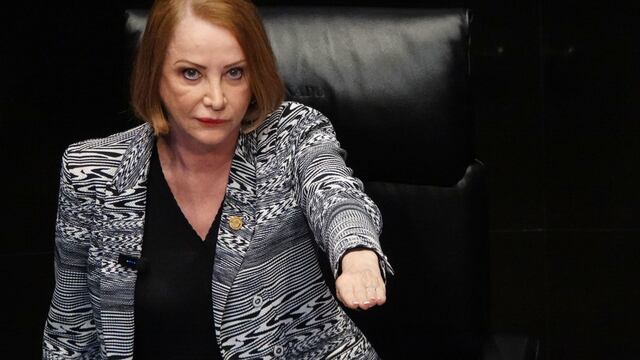Laura Itzel Castillo rinde protesta como nueva presidenta de la Cámara de Senadores.