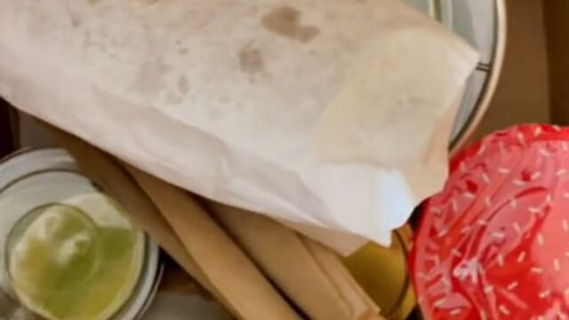 Reseñan tacos de Juanpa Zurita