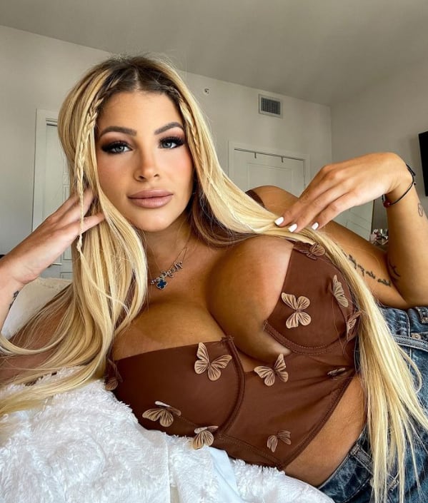 Neyleen Ashley, modelo con los senos más grandes de EU
