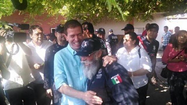 <span>En la grabación el exlíder de autodefensas y actual mando de la Fuerza Rural de Michoacán aparece junto a Nicolás Sierra Santana, quien es señalado de encabezar al grupo criminal.</span>